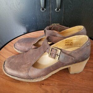 Dr Martens t-strap mary jane shoes with heel. Size 9 W / 8 M